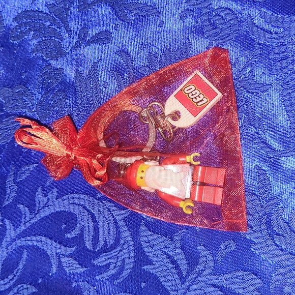 🎅 LEGO Santa Minifigure Keychain - Cute Stocking Stuffer!! 🎄🎁 - Picture 12 of 12
